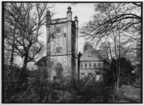 837718 Gezicht op de boerderij met toren Klein Geerestein (Geeresteinselaan 69) te Woudenberg.